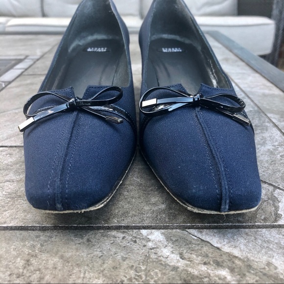 Stuart Weitzman Kitten Heel with Bow - Picture 3 of 10